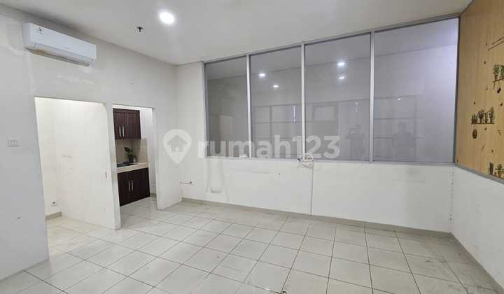 For Rent: Thamrin 2-Story Shop House Unfurnished 2