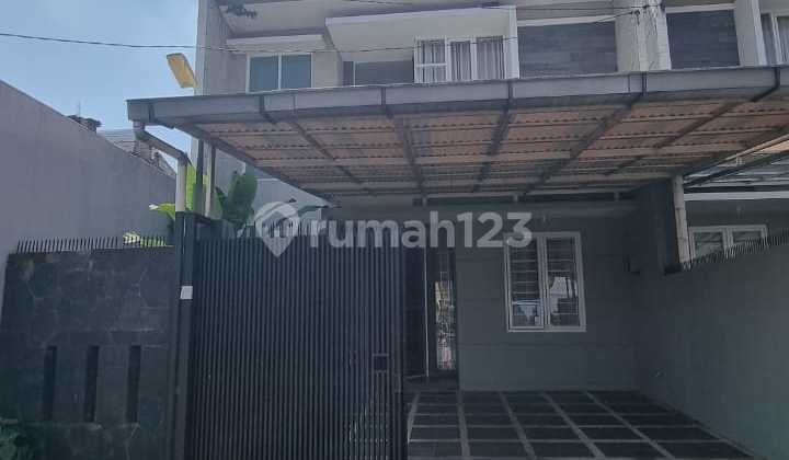 2-Storey Move-In Ready House in Sayap Setraduta — Newly Renovated, Semi-Furnished, Negotiable Price! 2