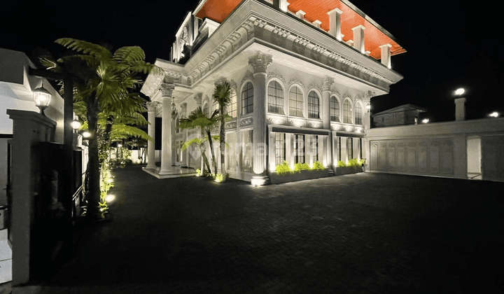 Rumah Mewah Bergaya Klasik Dengan View City Light Menakjubkan di Setiabudi, Bandung