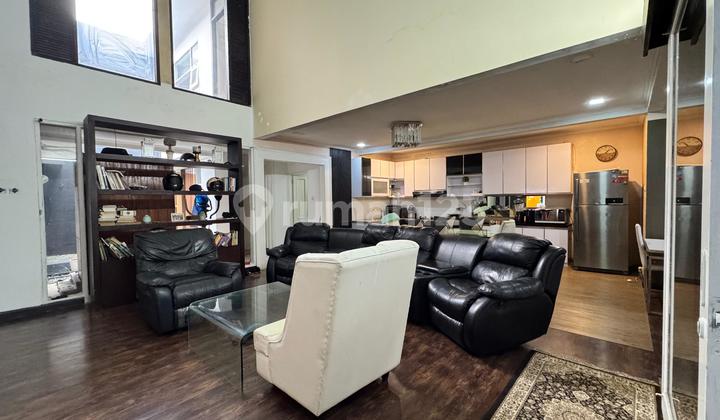 Rumah 2 Lantai Luas & Siap Huni di Setraduta – Lokasi Nyaman, Harga Termurah 2