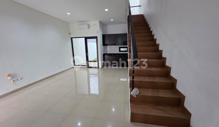 Rumah Baru Minimalis, Siap Pakai di Sayap Setrasari Bandung