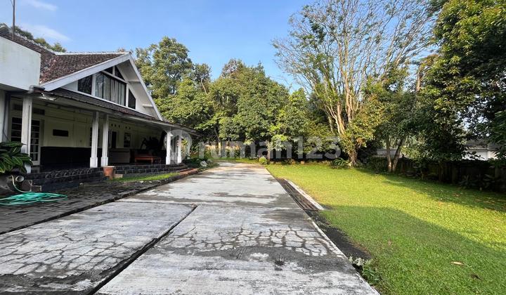 Large plot with old building near GH Universal on the main road of Setiabudi, Bandung.