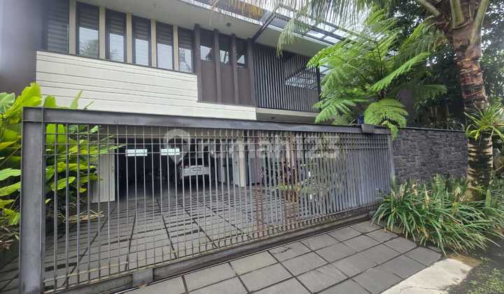 Rumah Mewah One Gate System di Setraduta, Bandung Kota - Dekat Tol dan Whoosh