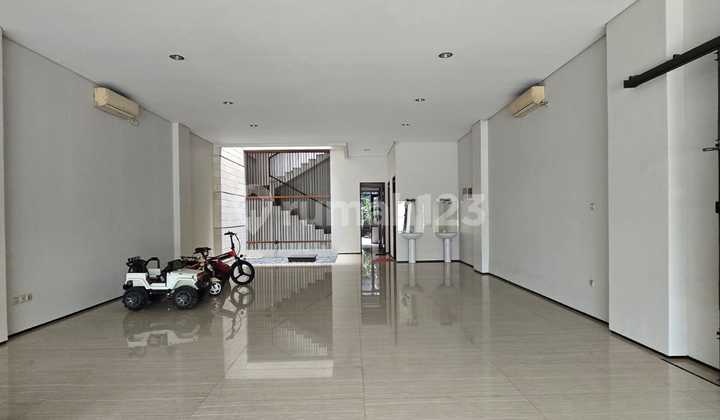 Rumah Tengah Kota Bandung dekat Gedung Sate, Dago, Riau Cocok Untuk Rumah, Kantor, Coffe Shop, Lokasi di Mainroad Dekat Stasiun Kereta Kebon Kawung 2