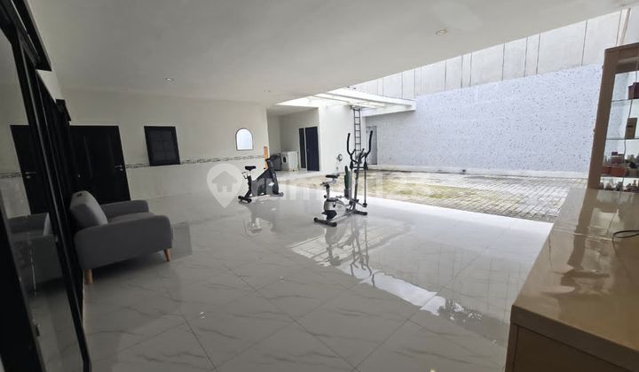 Rumah American Modern di Gegerkalong Permai Bandung - Hunian Representatif dengan Area Parkir Luas 2