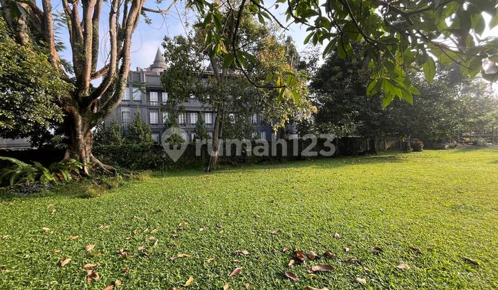 Large plot with old building near GH Universal on the main road of Setiabudi, Bandung.