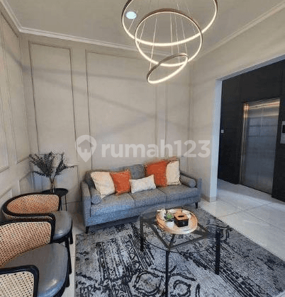 Rumah Lux Full Furnished, Ada Lift di Setrasari Bandung 1