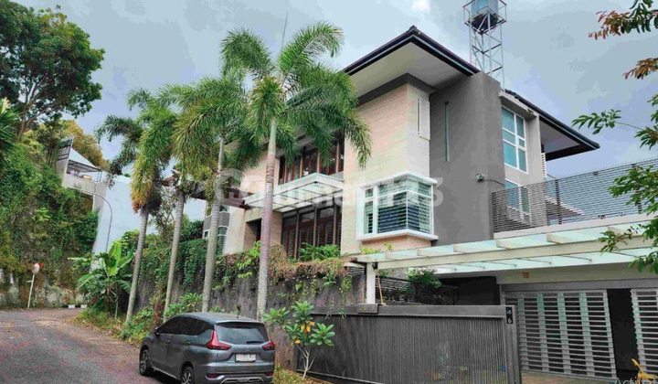 Rumah Mewah dengan Kolam Renang di Setraduta Hegar – Nyaman & Siap Huni Rumah Mewah dengan Kolam Renang di Setraduta Hegar – Nyaman & Siap Huni