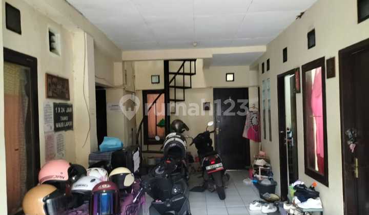 tampak depan dijual rumah kost aktif dekat