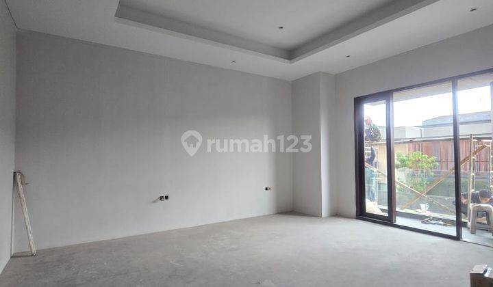 Rumah Baru Semi Furnish di Setraduta, Dekat Tol Pasteur, Kampus 2