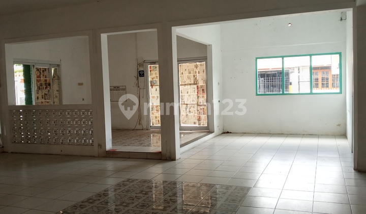 Rumah / Ruang Usaha dekat UGM.Cck utk usaha kuliner.Lokasi strategis. 9