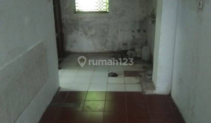 Rumah 3 menit ke UGM.Lokasi strategis.Kemana2 dekat.Lingkungan tenang & nyaman.Harga nego. 8