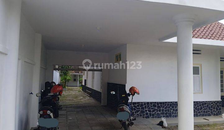 Rumah besar area Yogya tengah, siap pakai.Tipe kolonial, dg 11 kamar. Halaman luas. 6