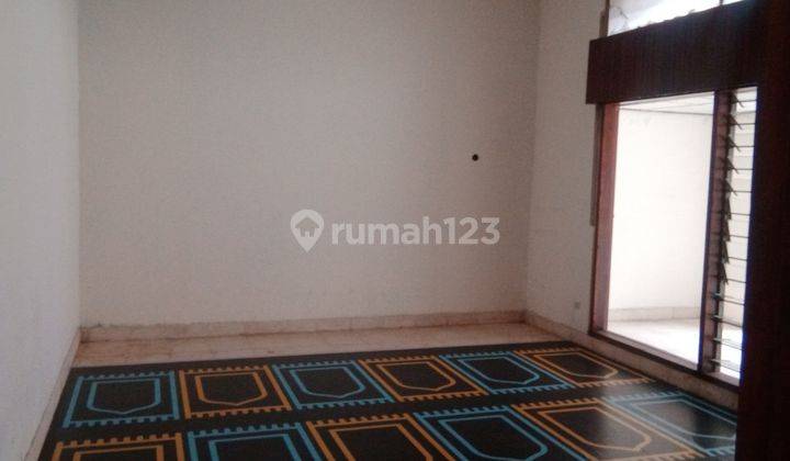 Rumah di Selatan Amplaz, cck untuk usaha & kantor.Parkir luas & teduh pepohonan. 6
