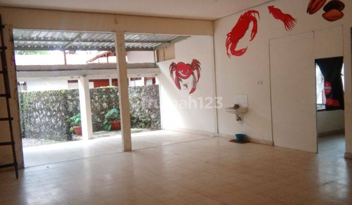 Rumah di Selatan Amplaz, cck untuk usaha & kantor.Parkir luas & teduh pepohonan. 10
