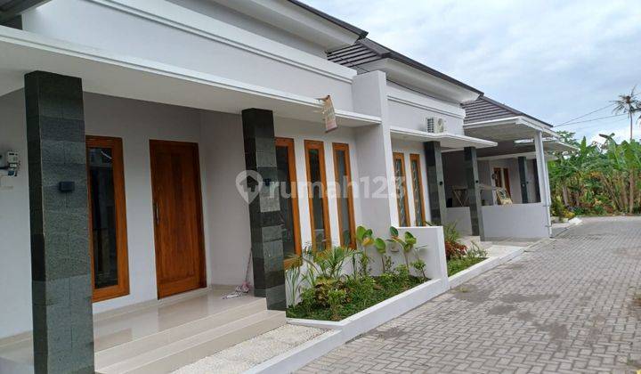 Rumah Baru di Maguwoharjo, siap huni.Bonus kanopi & kitchen set. 2