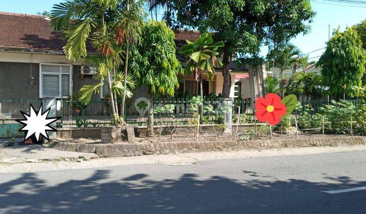 Rumah induk & kost2-an,  halaman luas & msh ada sisa lahan luas jg di belakang rumah.LT : 1752 m2, area Kota Yogyakarta. 2