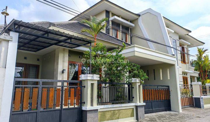 Rumah 2 lantai siap huni di Sawitsari, dekat UGM, UPN, Univ Sanata Dharma, Univ Mercubuana. Incloud dengan furnished.Bersih, rapi & terawat. 1