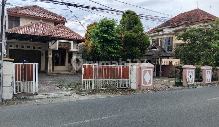 Rumah 2 Lt Dekat Amplaz, Siap Pakai. Lokasi Strategis, Lingk Komersil, Akses Jln Raya. 1