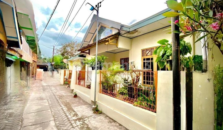 Rumah Di Tengah Kota Yogya (umbulharjo) ,dekat Uty, Uad, Balaikota, Pame1a Swalayan. Terdiri Dari Rumah Induk (2 Kt) & Kost2-an (3 Kt).  2