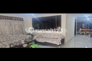 Limited Opportunity for You to Own a Strategic Home with High Investment Returns in Gambir, Central Jakarta.