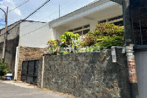 Limited Opportunity for You to Own a Strategic Home with High Investment Returns in Gambir, Central Jakarta.