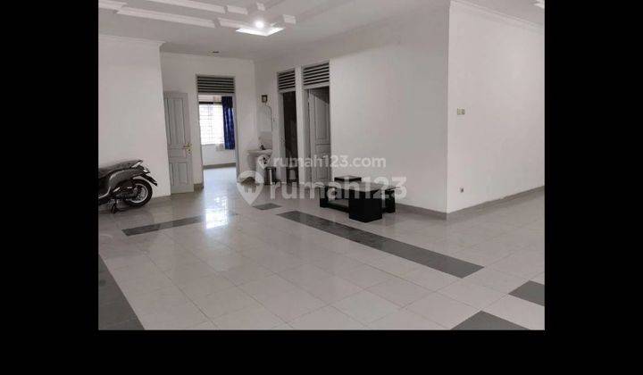 Rumah besar jual cepat bangunan mandiri, Semi Furnish, Kopo Permai. 1