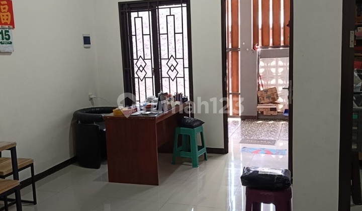 Rumah 2 Lantai Minimalis Relatif Baru, Taman Kopo Indah