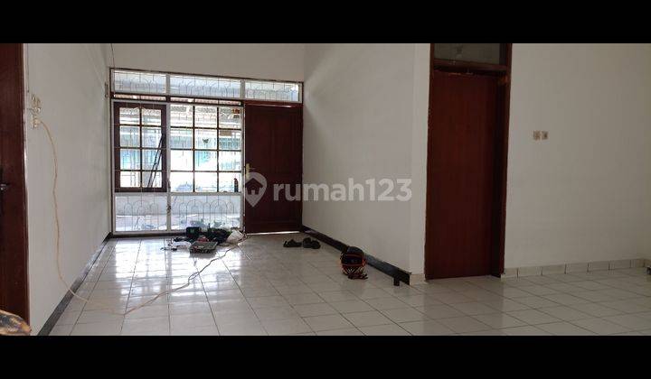 Rumah Strategis Sewa Murah Dan Bersih, Taman Holis Indah 1