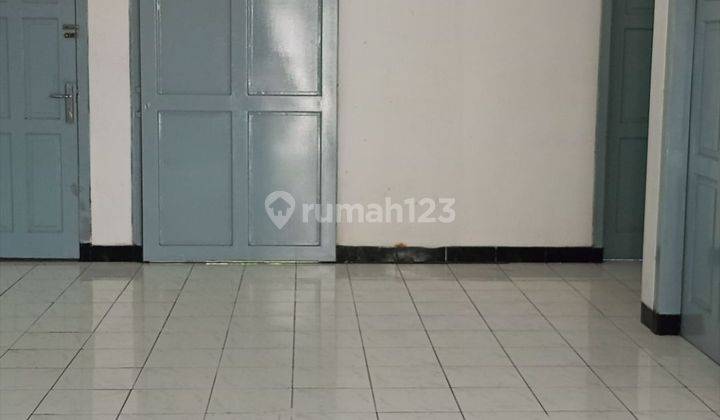 Rumah 2 Lantai Strategis Jual Cepat Murah, Taman Holis Indah 2