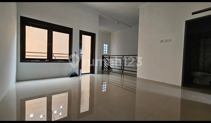 Rumah Minimalis 2 Lantai Murah Baru Renovasi, Kopo Permai 2