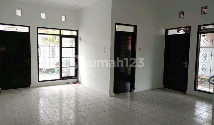 Rumah Strategis Hook Siap Huni, Taman Kopo Indah