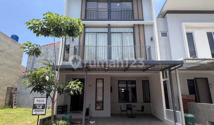 3-Story House in Gading Serpong, Near Boulevard Road 3-Story House in Gading Serpong, Near Boulevard Road
