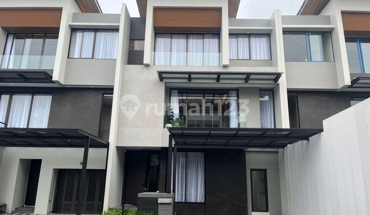 Rumah 5 Kamar di The Springs Gading Serpong, Lingkungan Asri