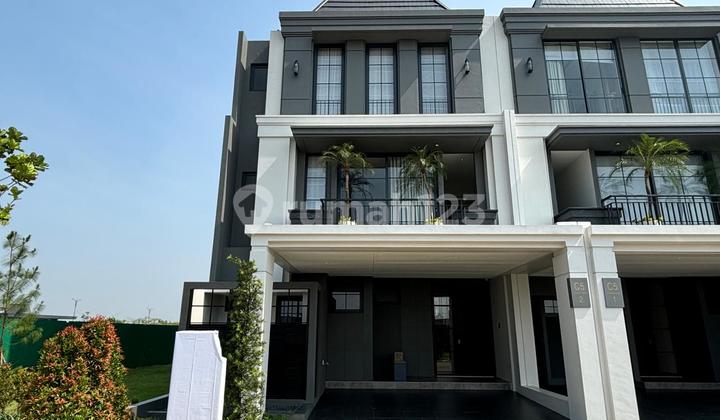 Rumah Klasik 3 Lantai di Bsd, Dekat Taman dan Mal Eastvara