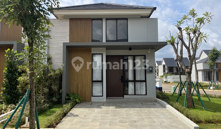 4-Bedroom House in BSD near Aeon Mall and Train Station. 4-Bedroom House in BSD near Aeon Mall and Train Station.