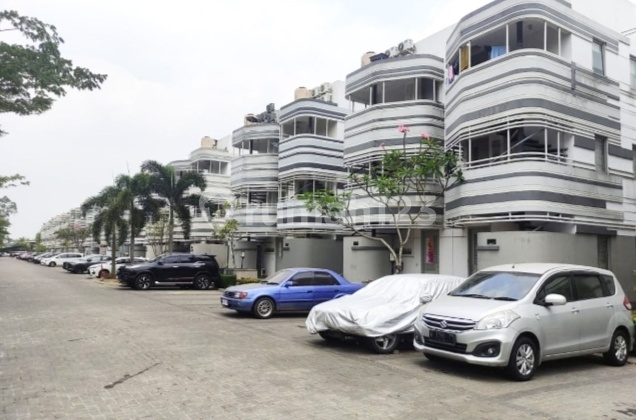 Di Jual Anarta Vanya Park Bsd Tinggal Bawa Koper Bagus