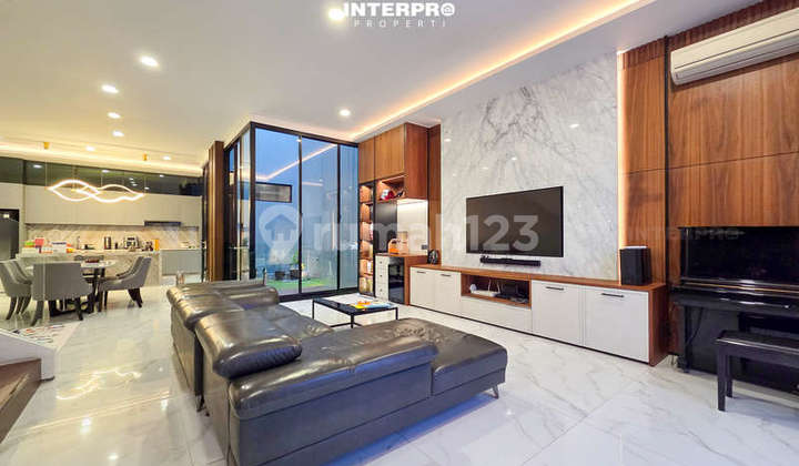 3-Story House Permata Buana Semi-Furnished North Facing 144M2