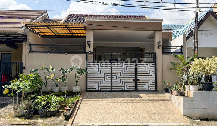 Ready-to-Occupy House in Taman Royal Cluster Mahoni Cipondoh - Area 160M2