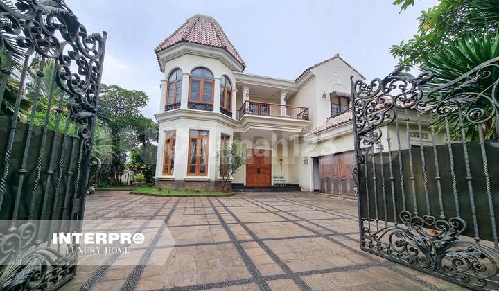 Dijual Rumah Mewah Hook 3 Lantai Taman Kedoya Baru Lt. 1573M2 2