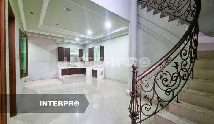Disewakan Rumah 2lantai Permata Buana Lokasi Strategis Luas 144m2 5