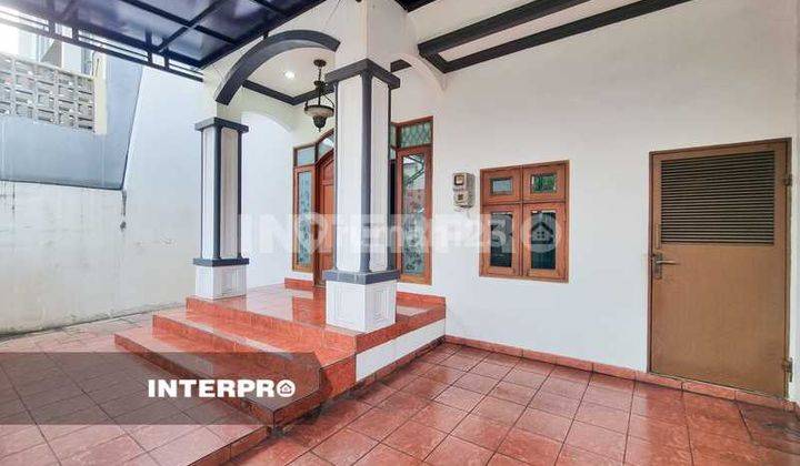 Disewakan Rumah 2lantai Permata Buana Lokasi Strategis Luas 144m2 4
