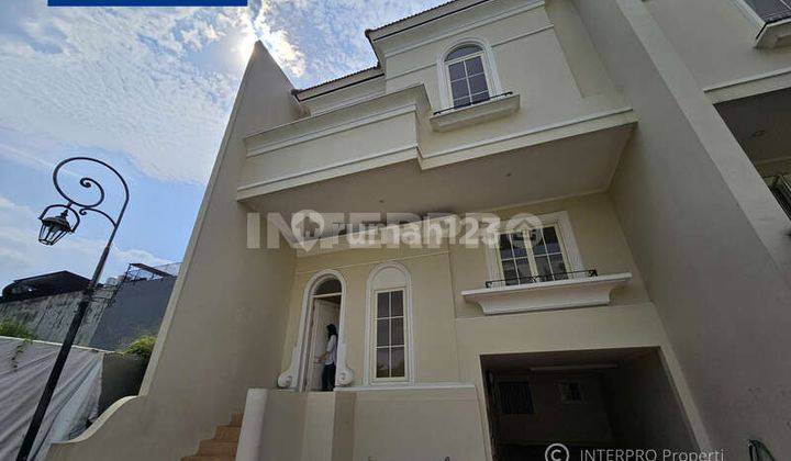 tampak depan rumah dijual camden house residence