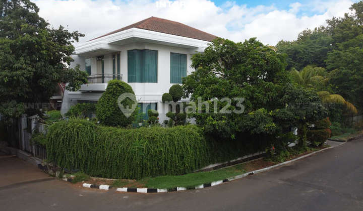 Rumah Hook 2 Lantai Permata Buana Ada Taman Bagus Furnished 340m2