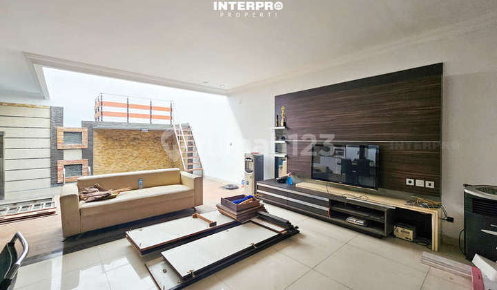 2-Storey House for Rent Intercon Kebon Jeruk East Facing - 144M2 2