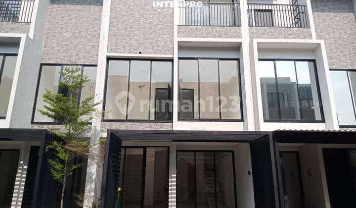 3-Story House for Rent at Anwa Residence Meruya - 60m2 Area
