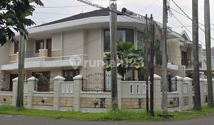 Rumah Hook Depan Taman Dijual Puri Indah Kokoh Siap Huni - 304M2