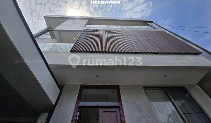 Rumah Brand New Sunrise Garden Ada Kolam Renang 3,5 Lantai 192m2 2