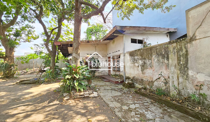 Strategic House Suitable for Business Near University in Dinoyo 2