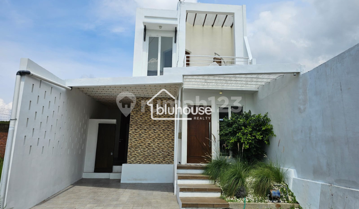 2-Story Fully Furnished House in a Tourist Area at Griya Taman Asri 1